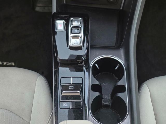 Photo of 2023 White Hyundai SONATA