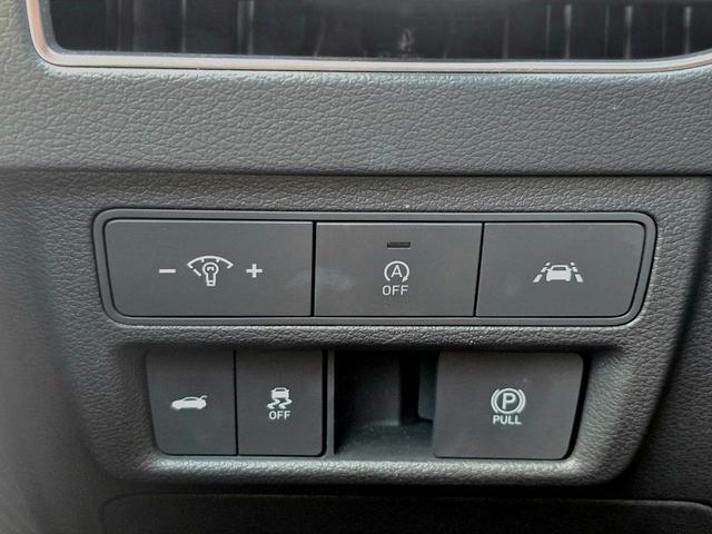 Photo of 2023 White Hyundai SONATA