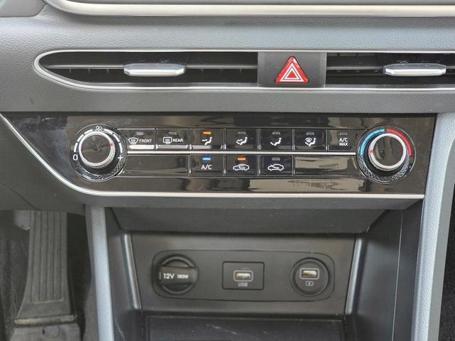 Photo of 2023 White Hyundai SONATA