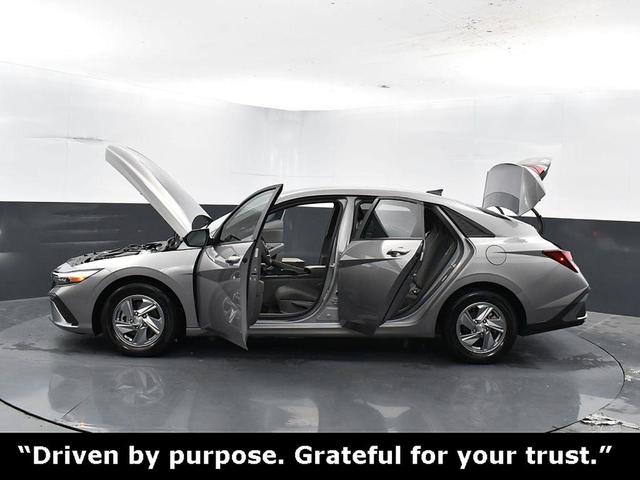 Photo of 2024 Metal Hyundai ELANTRA