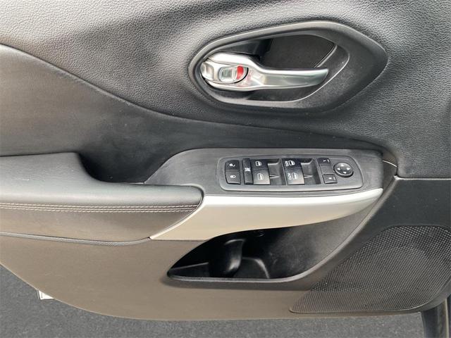 Photo of 2018 Billet Silver Metallic Clearcoat Jeep Cherokee