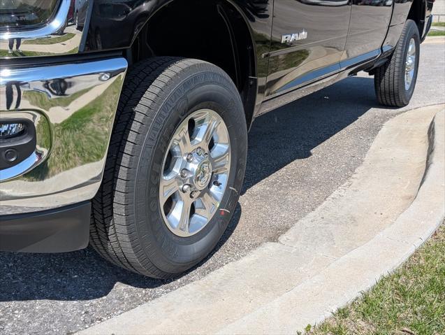 Photo of 2025 Diamond Black Crystal Pearlcoat RAM 2500