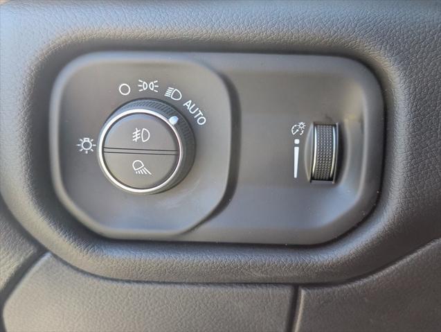 Photo of 2025 Diamond Black Crystal Pearlcoat RAM 2500
