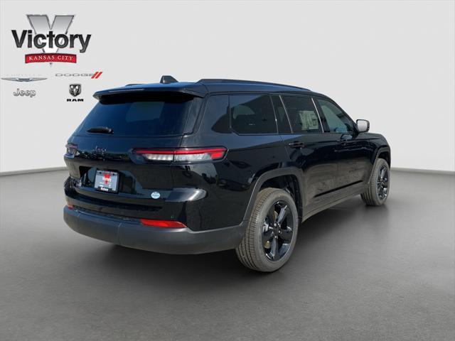 Photo of 2025 Diamond Black Crystal Pearlcoat Jeep Grand Cherokee L