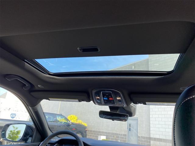 Photo of 2025 Diamond Black Crystal Pearlcoat Jeep Grand Cherokee L