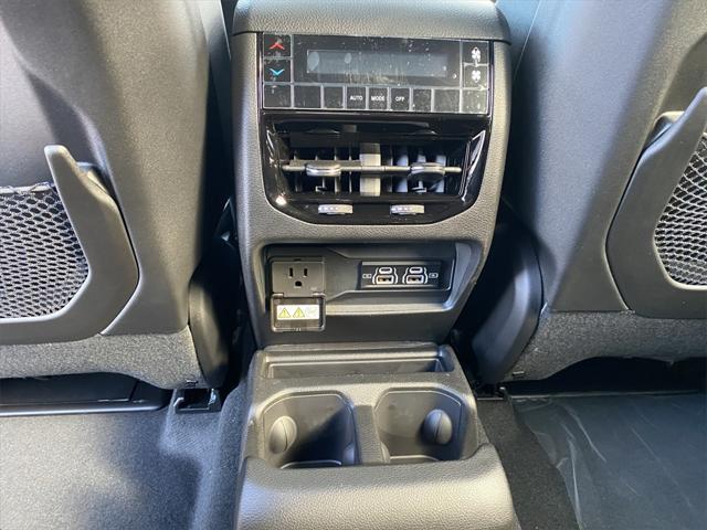 Photo of 2025 Diamond Black Crystal Pearlcoat Jeep Grand Cherokee L