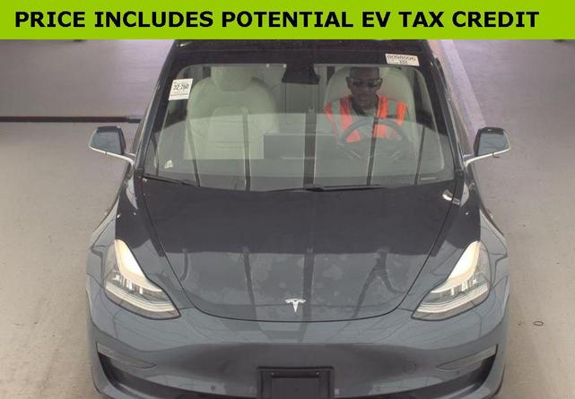 Photo of 2018 Midnight Silver Metallic Tesla Model 3