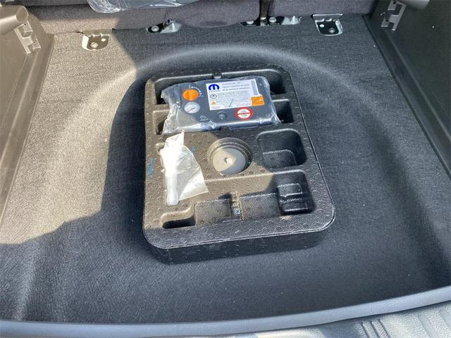 Photo of 2025 Silver Zynith Metallic Clearcoat Jeep Compass
