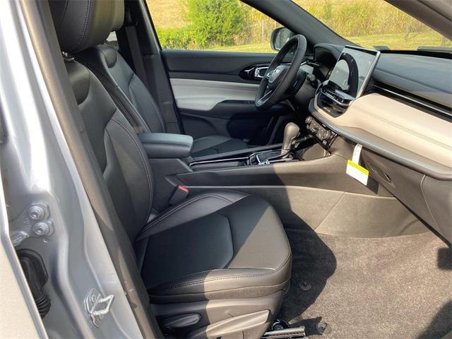 Photo of 2025 Silver Zynith Metallic Clearcoat Jeep Compass