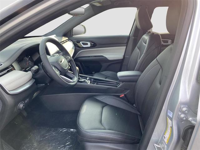 Photo of 2025 Silver Zynith Metallic Clearcoat Jeep Compass