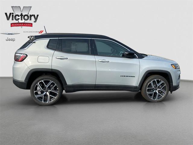 Photo of 2025 Silver Zynith Metallic Clearcoat Jeep Compass