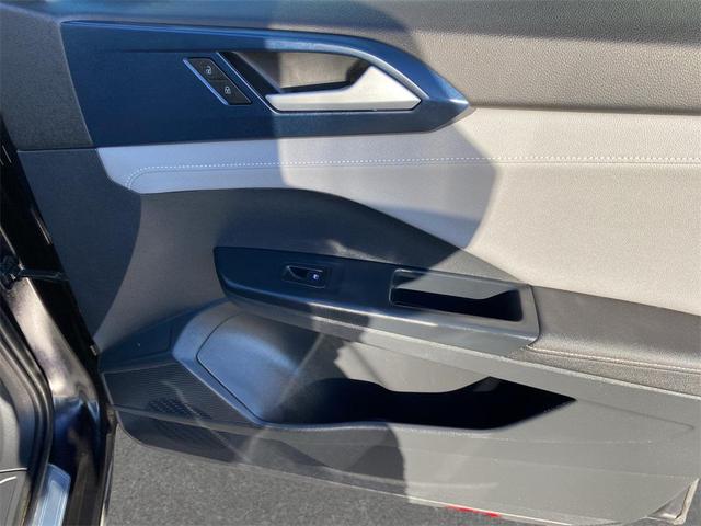 Photo of 2024 Deep Black Pearl Volkswagen Taos