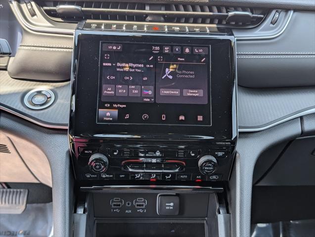 Photo of 2025 Diamond Black Crystal Pearlcoat Jeep Grand Cherokee L