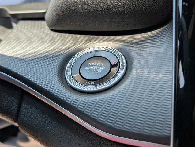 Photo of 2025 Diamond Black Crystal Pearlcoat Jeep Grand Cherokee L