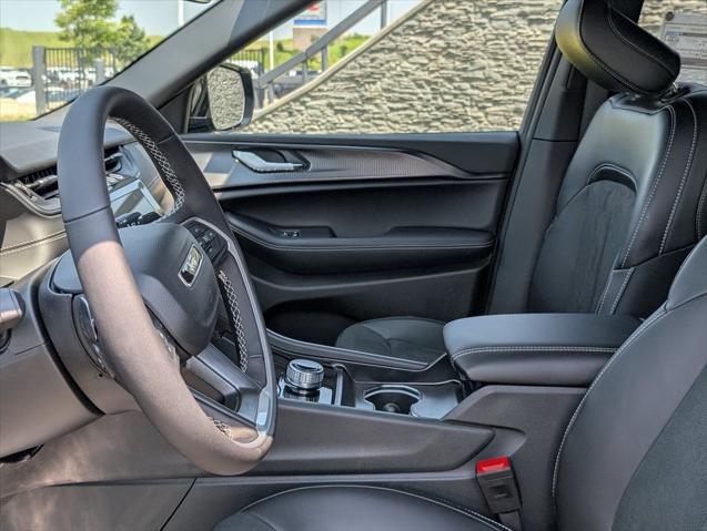 Photo of 2025 Diamond Black Crystal Pearlcoat Jeep Grand Cherokee L