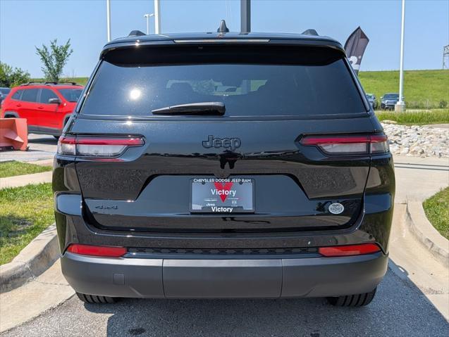 Photo of 2025 Diamond Black Crystal Pearlcoat Jeep Grand Cherokee L