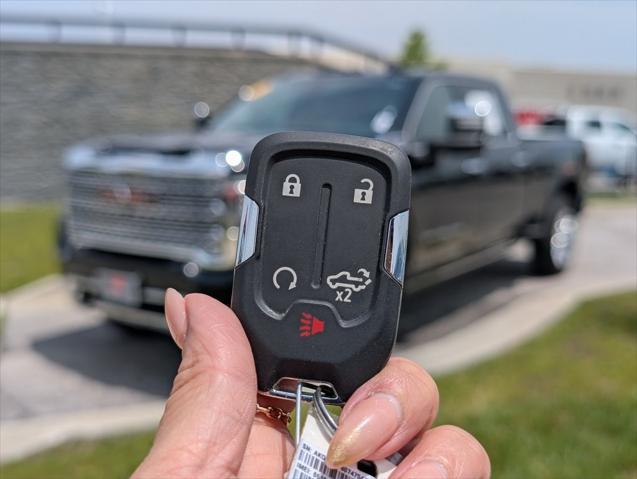 Photo of 2023 Onyx Black GMC Sierra 2500