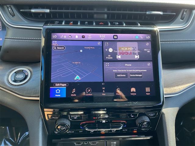 Photo of 2022 Rocky Mountain Pearlcoat Jeep Grand Cherokee L