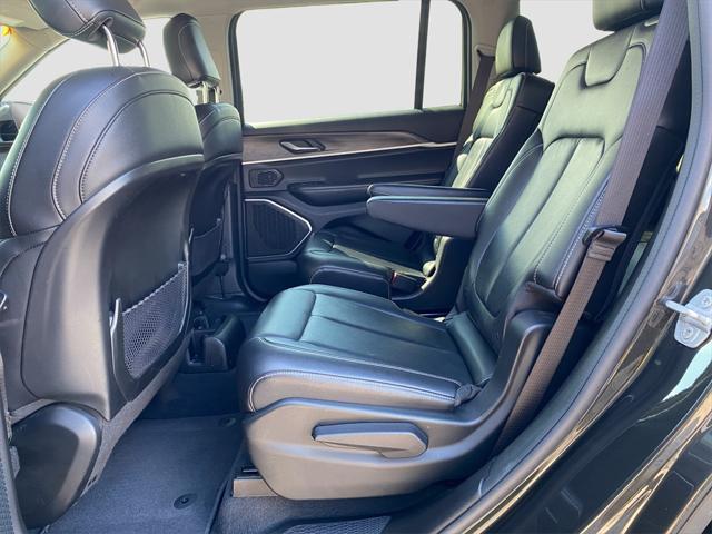 Photo of 2022 Rocky Mountain Pearlcoat Jeep Grand Cherokee L