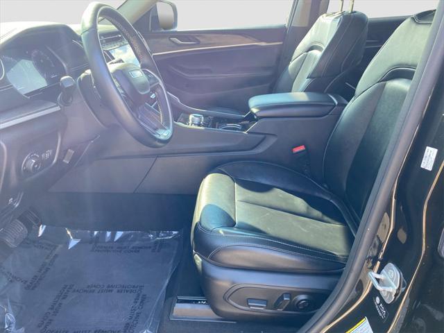 Photo of 2022 Rocky Mountain Pearlcoat Jeep Grand Cherokee L