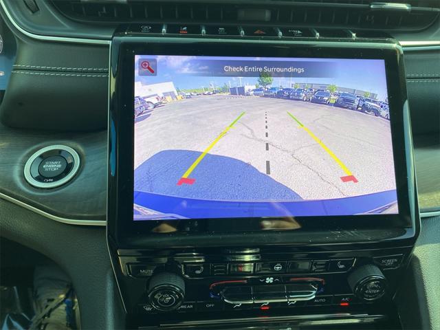 Photo of 2022 Rocky Mountain Pearlcoat Jeep Grand Cherokee L