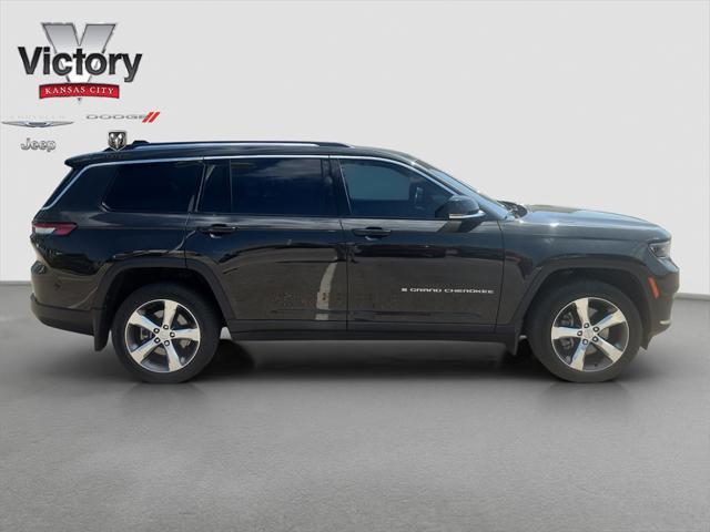 Photo of 2022 Rocky Mountain Pearlcoat Jeep Grand Cherokee L