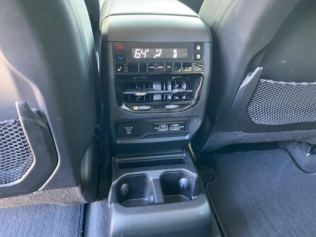 Photo of 2022 Rocky Mountain Pearlcoat Jeep Grand Cherokee L