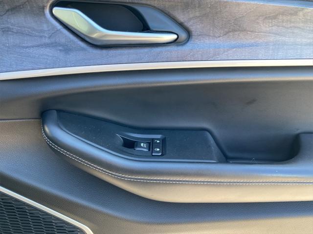 Photo of 2022 Rocky Mountain Pearlcoat Jeep Grand Cherokee L