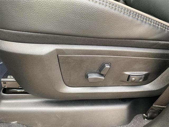 Photo of 2025 Granite Crystal Metallic Clearcoat RAM 3500
