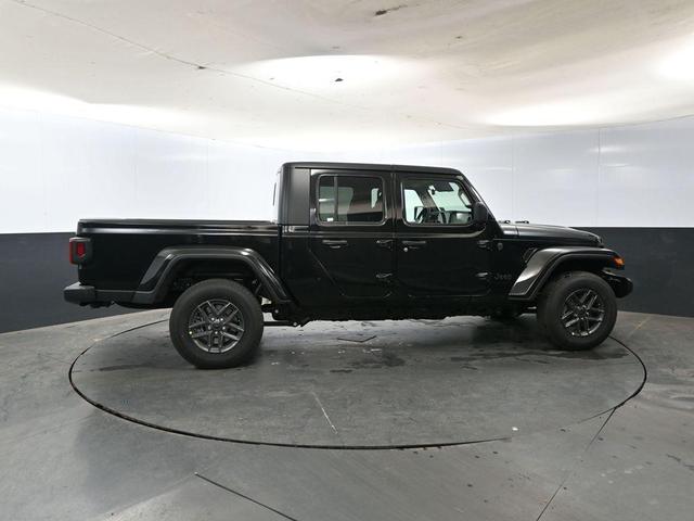 Photo of 2025 Black Clearcoat Jeep Gladiator