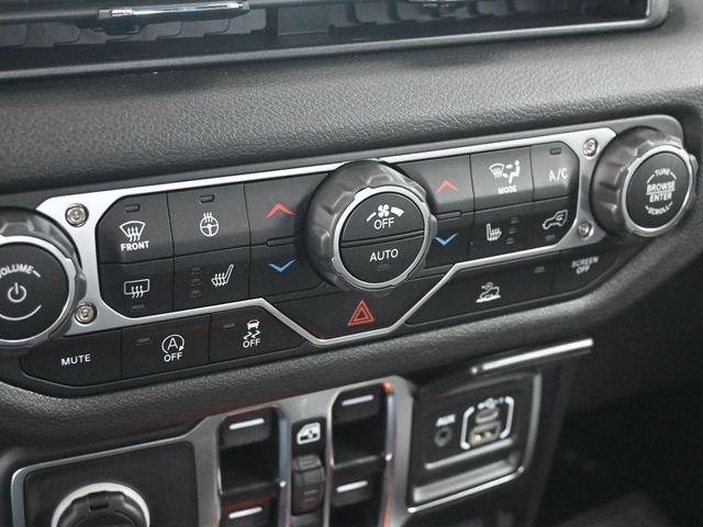 Photo of 2025 Black Clearcoat Jeep Gladiator
