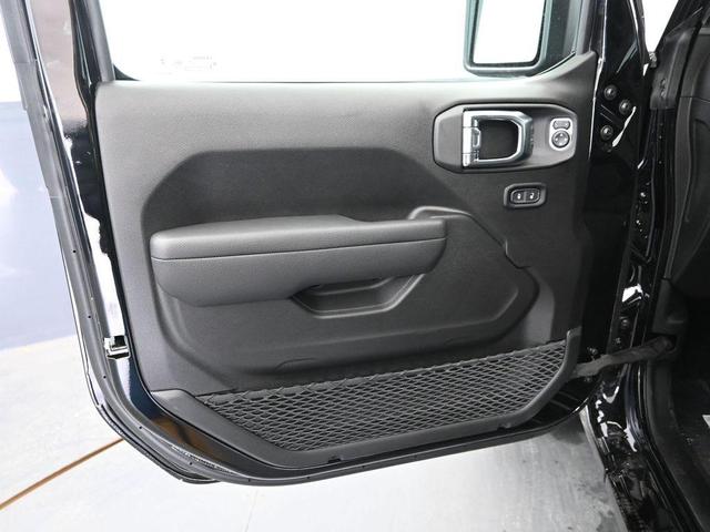 Photo of 2025 Black Clearcoat Jeep Gladiator