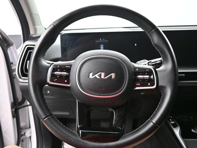 Photo of 2024 Glacial White Pearl Kia Sorento