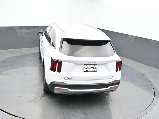 Photo of 2024 Glacial White Pearl Kia Sorento