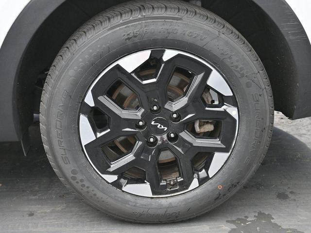 Photo of 2024 Glacial White Pearl Kia Sorento