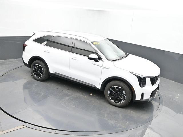 Photo of 2024 Glacial White Pearl Kia Sorento