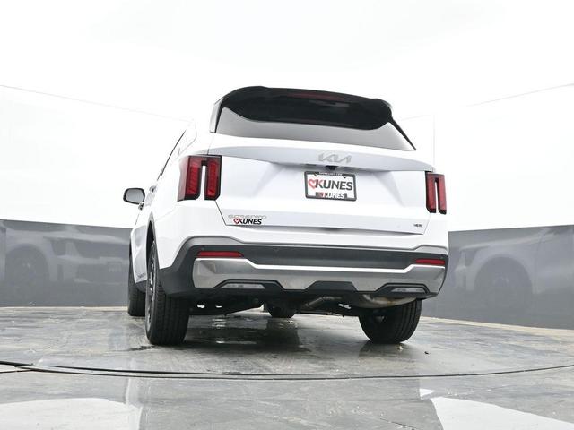 Photo of 2024 Glacial White Pearl Kia Sorento
