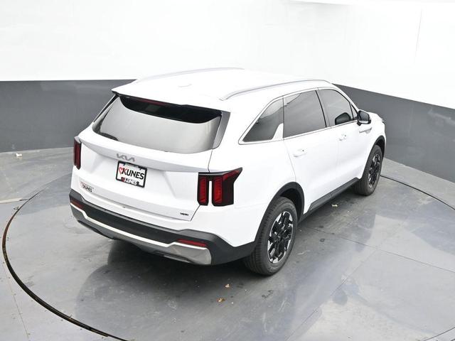 Photo of 2024 Glacial White Pearl Kia Sorento