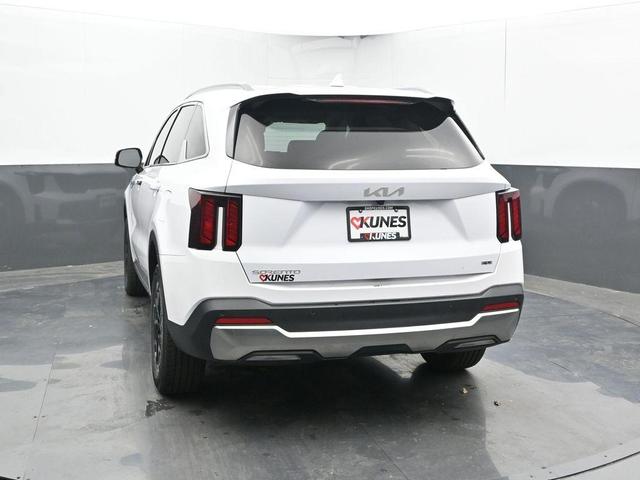Photo of 2024 Glacial White Pearl Kia Sorento