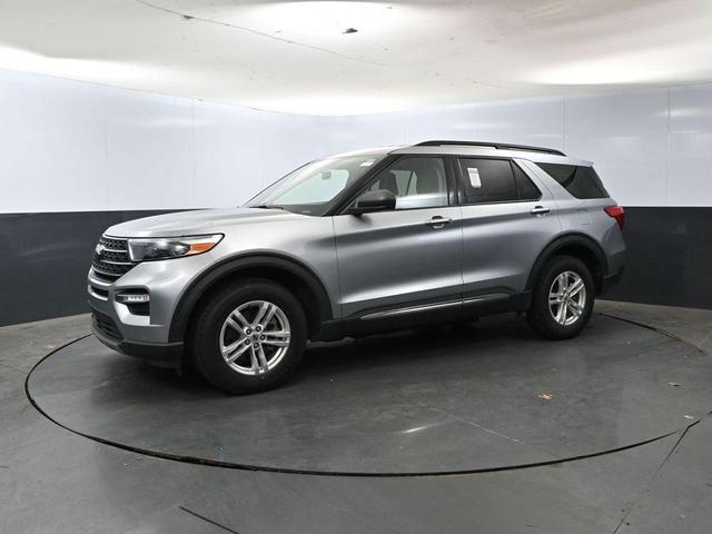 Photo of 2023 Silver Metallic Ford Explorer