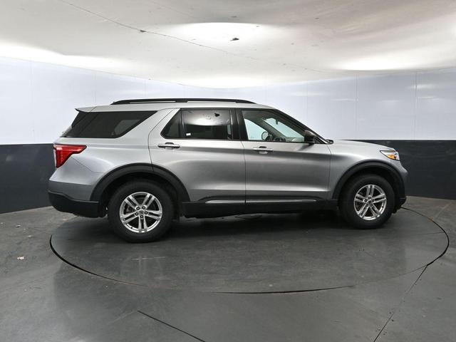 Photo of 2023 Silver Metallic Ford Explorer