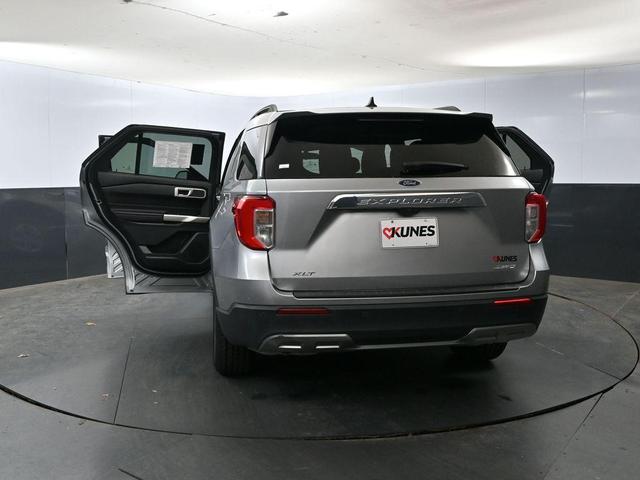 Photo of 2023 Silver Metallic Ford Explorer