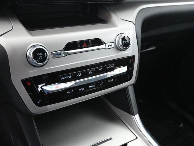 Photo of 2023 Silver Metallic Ford Explorer