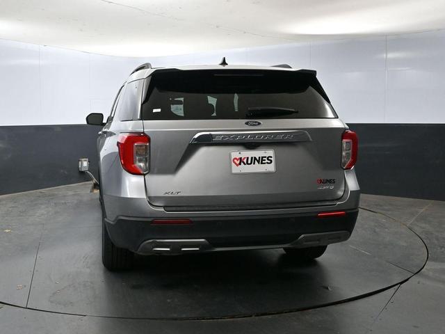 Photo of 2023 Silver Metallic Ford Explorer