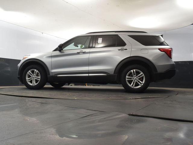Photo of 2023 Silver Metallic Ford Explorer