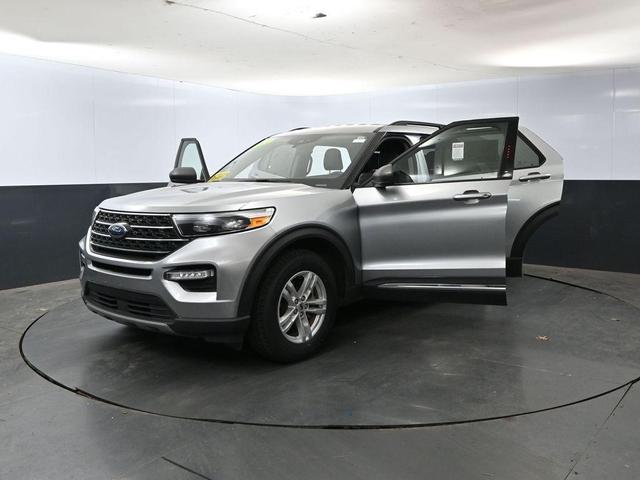 Photo of 2023 Silver Metallic Ford Explorer