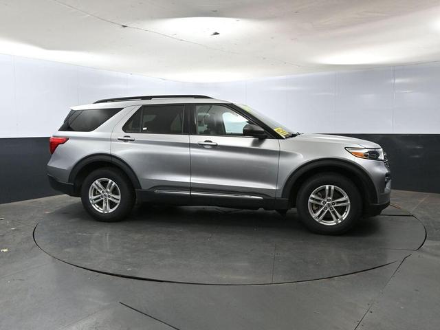 Photo of 2023 Silver Metallic Ford Explorer