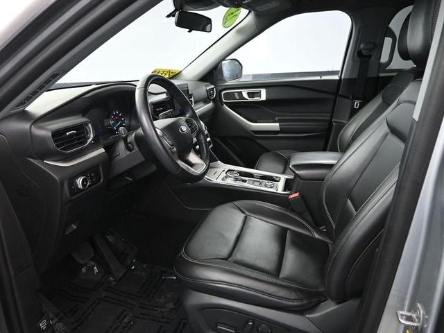 Photo of 2023 Silver Metallic Ford Explorer
