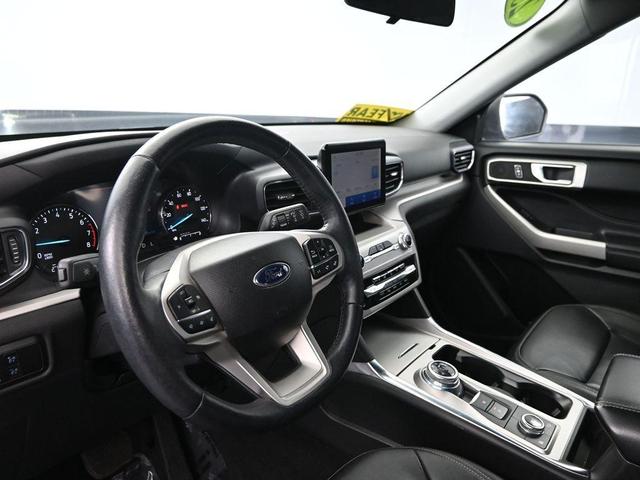 Photo of 2023 Silver Metallic Ford Explorer