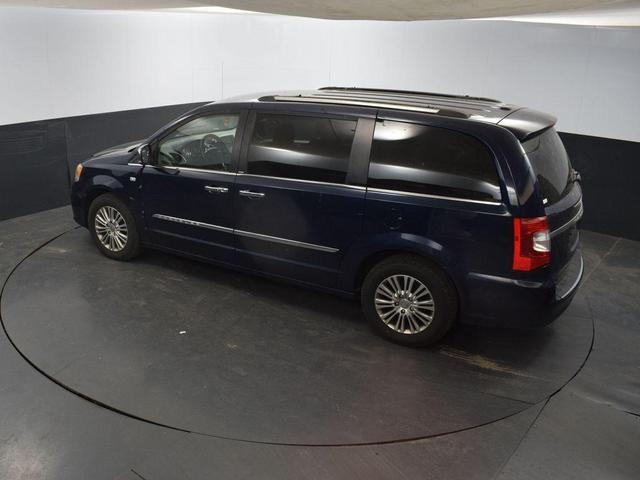 Photo of 2014 True Blue Pearlcoat Chrysler Town & Country